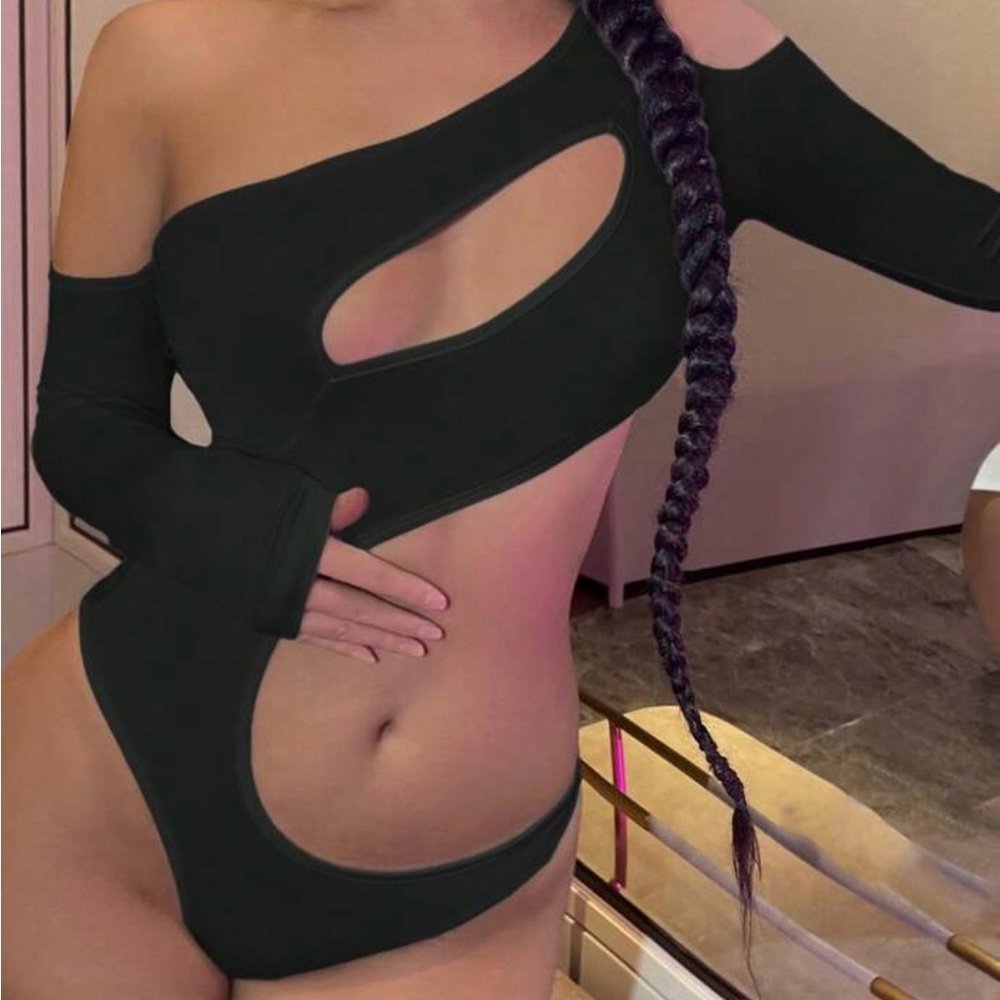 ROMWE Black Asymmetrical Cut-Out Bodysuit